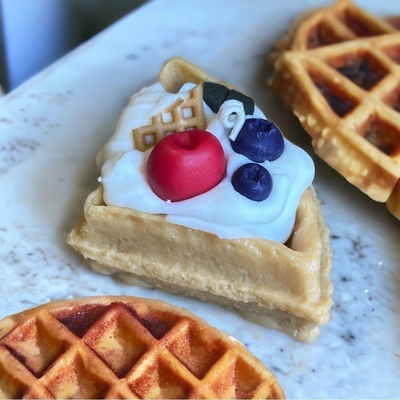 ⚠️SALE Candle // Handmade Waffles and Fruits Soy Wax Candle SEND OFFERS - Picture 4 of 4